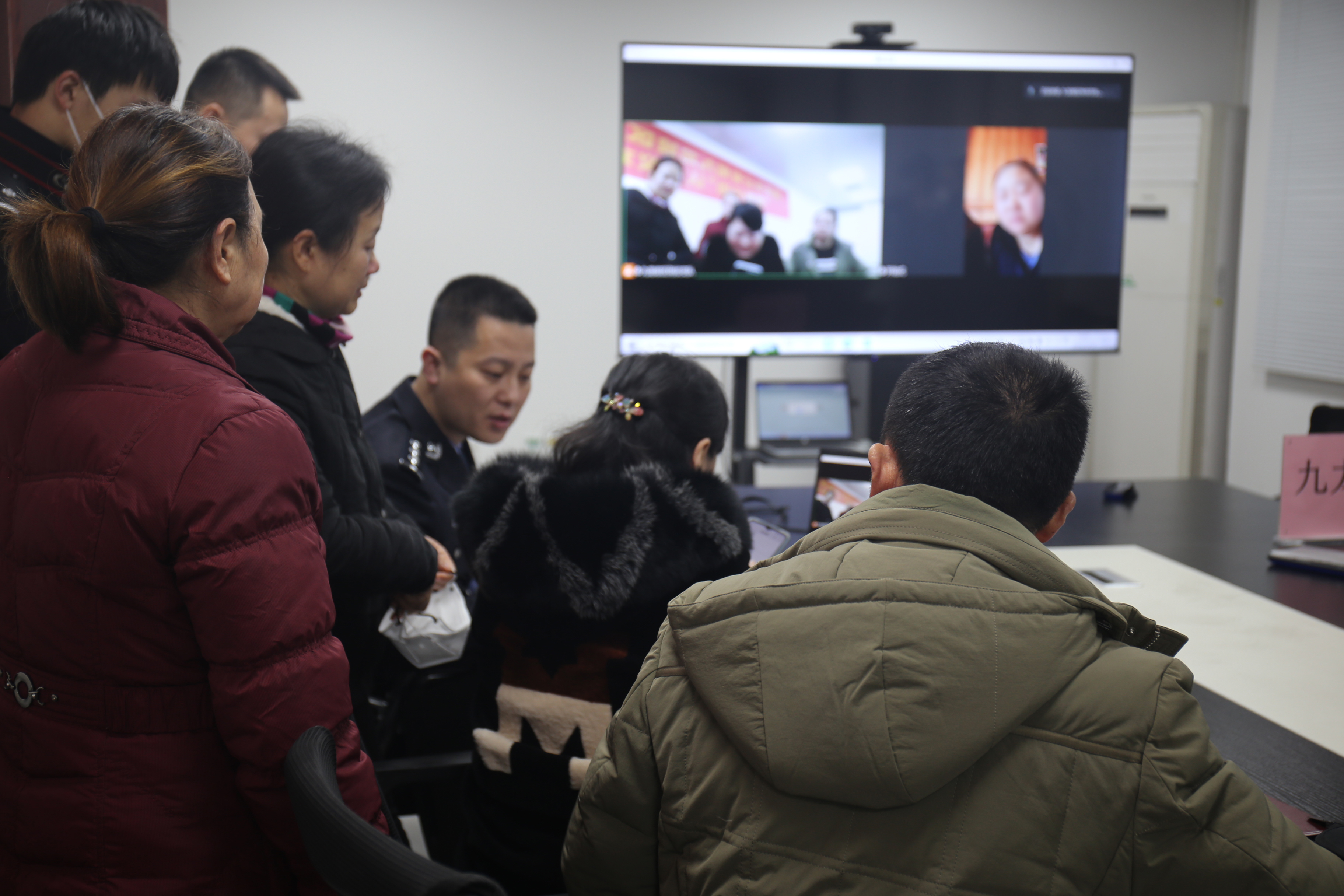 视频认亲现场 九龙坡警方供图