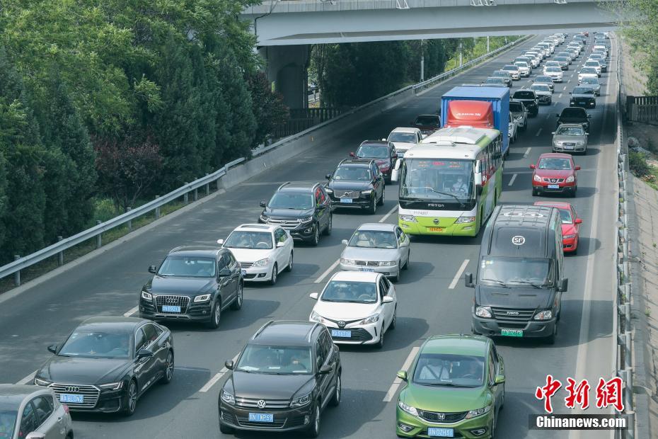 五一小长假进入尾声各地迎返程客流高峰