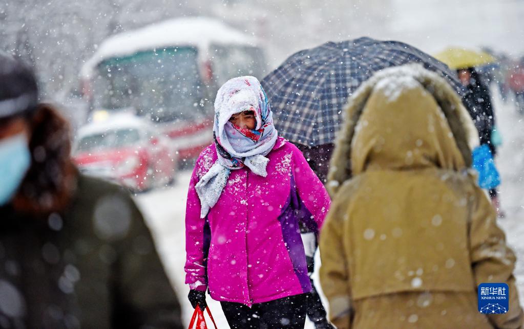 辽宁多地迎来降雪,其中沈阳,大连大部,本溪大部,鞍山等地区出现大暴雪