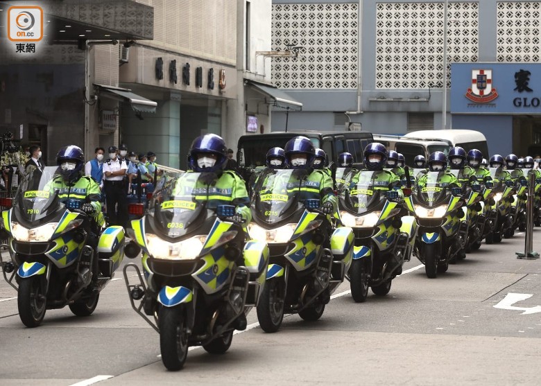 香港警方车队到场准备
