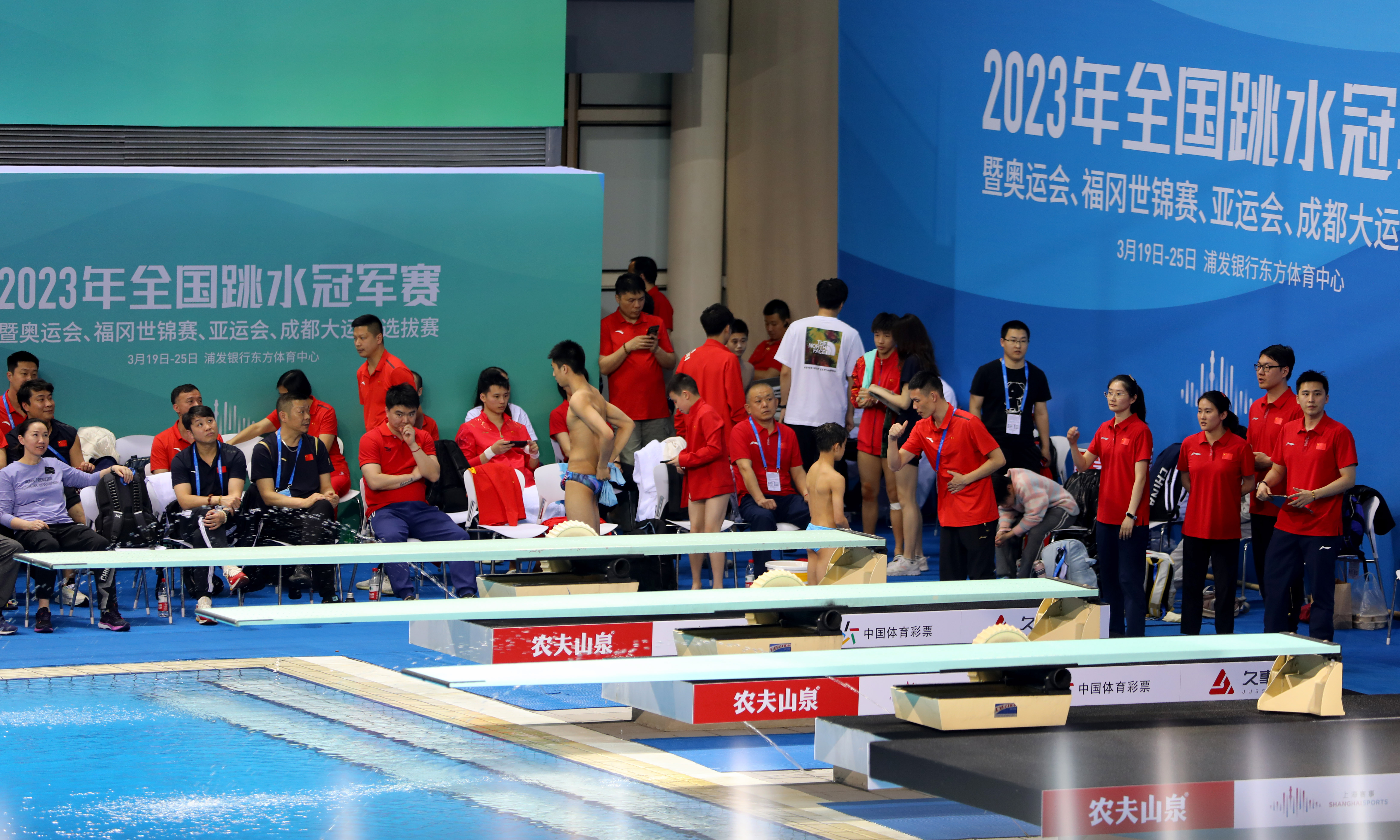 2023全国跳水冠军赛在上海开赛:练俊杰杨昊获男子双人10米跳台金牌