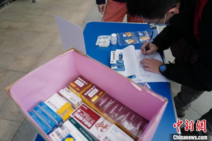 浙江杭州一社区设立的“共享药箱”。　张煜欢　摄