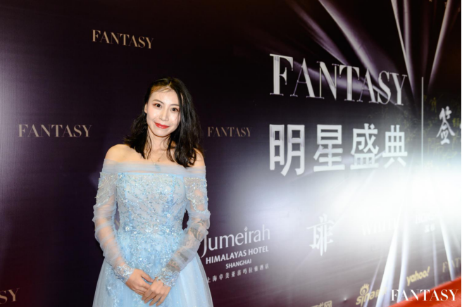 本届明星盛典活动共分为红毯签到,媒体发布会,时尚艺术论坛,品牌发布