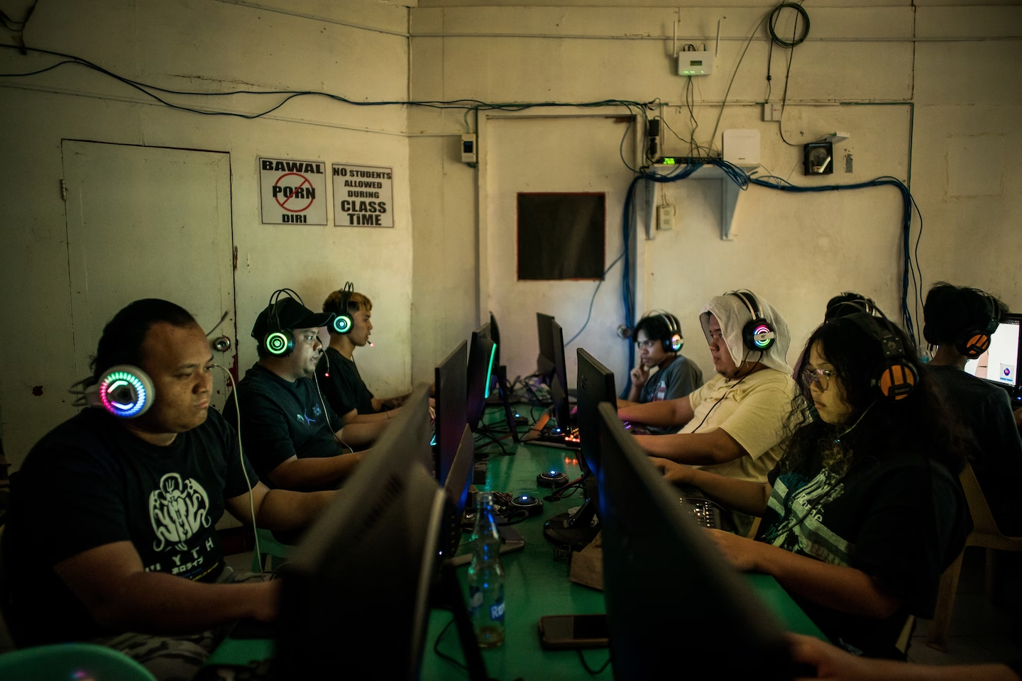 菲律宾的网吧现在是为人工智能模型分类和标记数据的工作人员经常光顾
