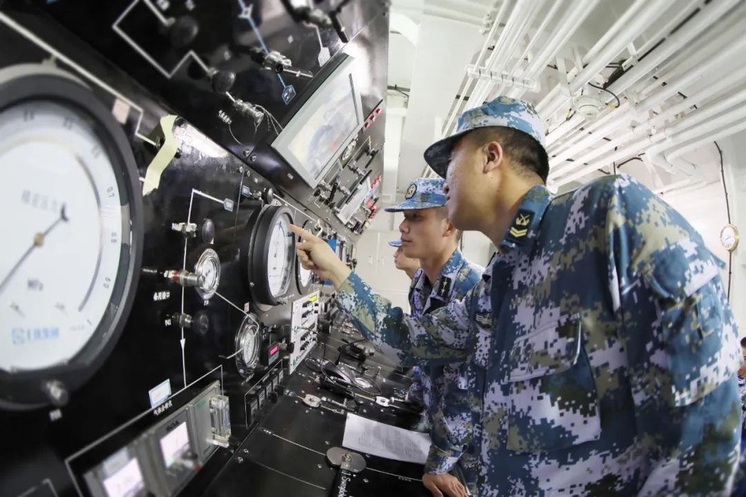 极限深潜破纪录海军某防救支队饱和潜水训练取得圆满成功