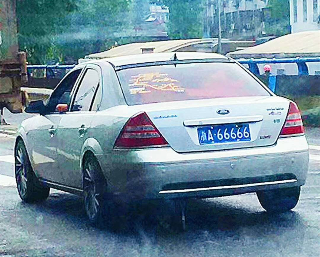 这辆浙a66666被人盯上了车主是个空调安装工之前一直开皮卡