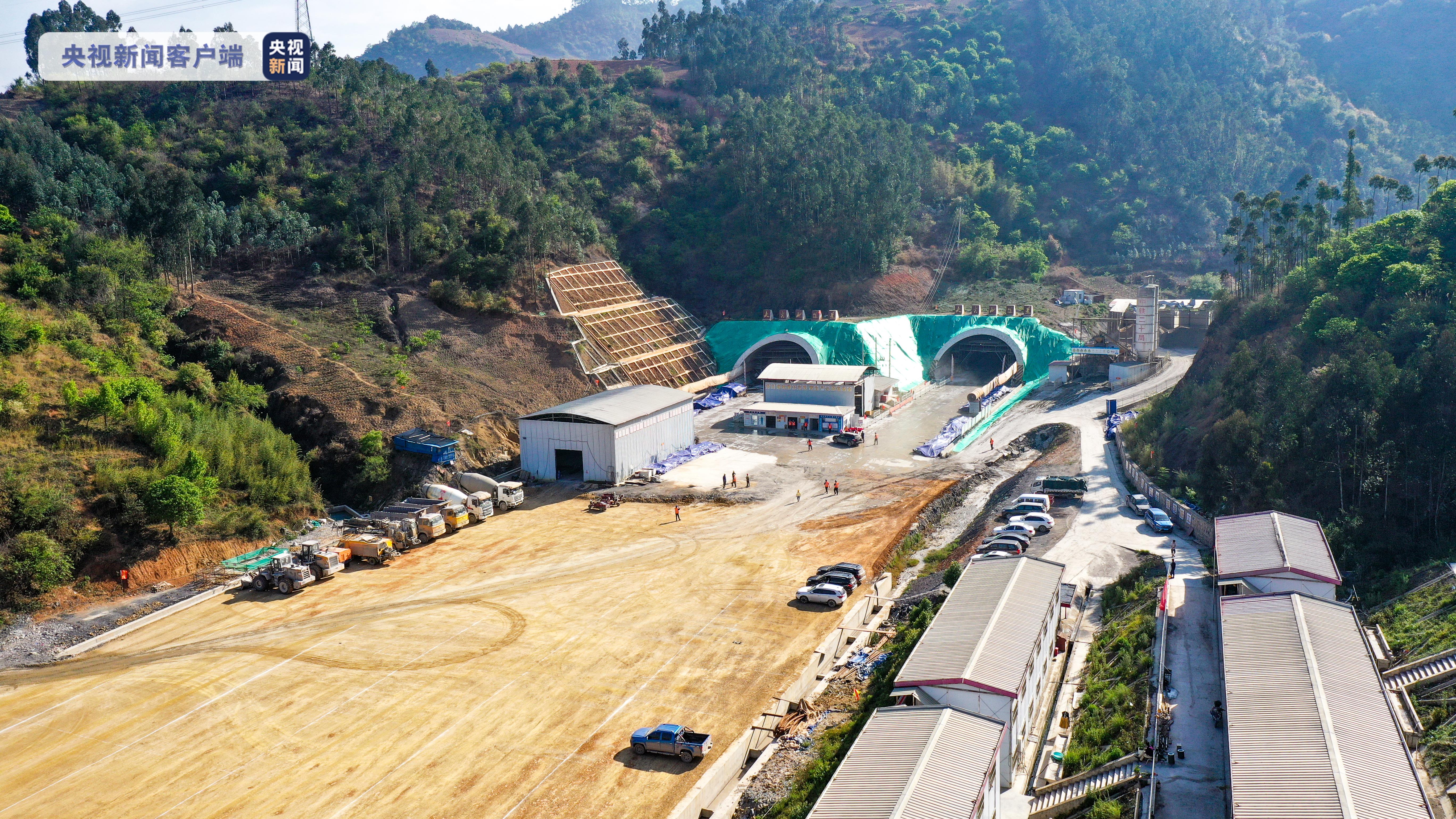 三清高速西山营隧道图片