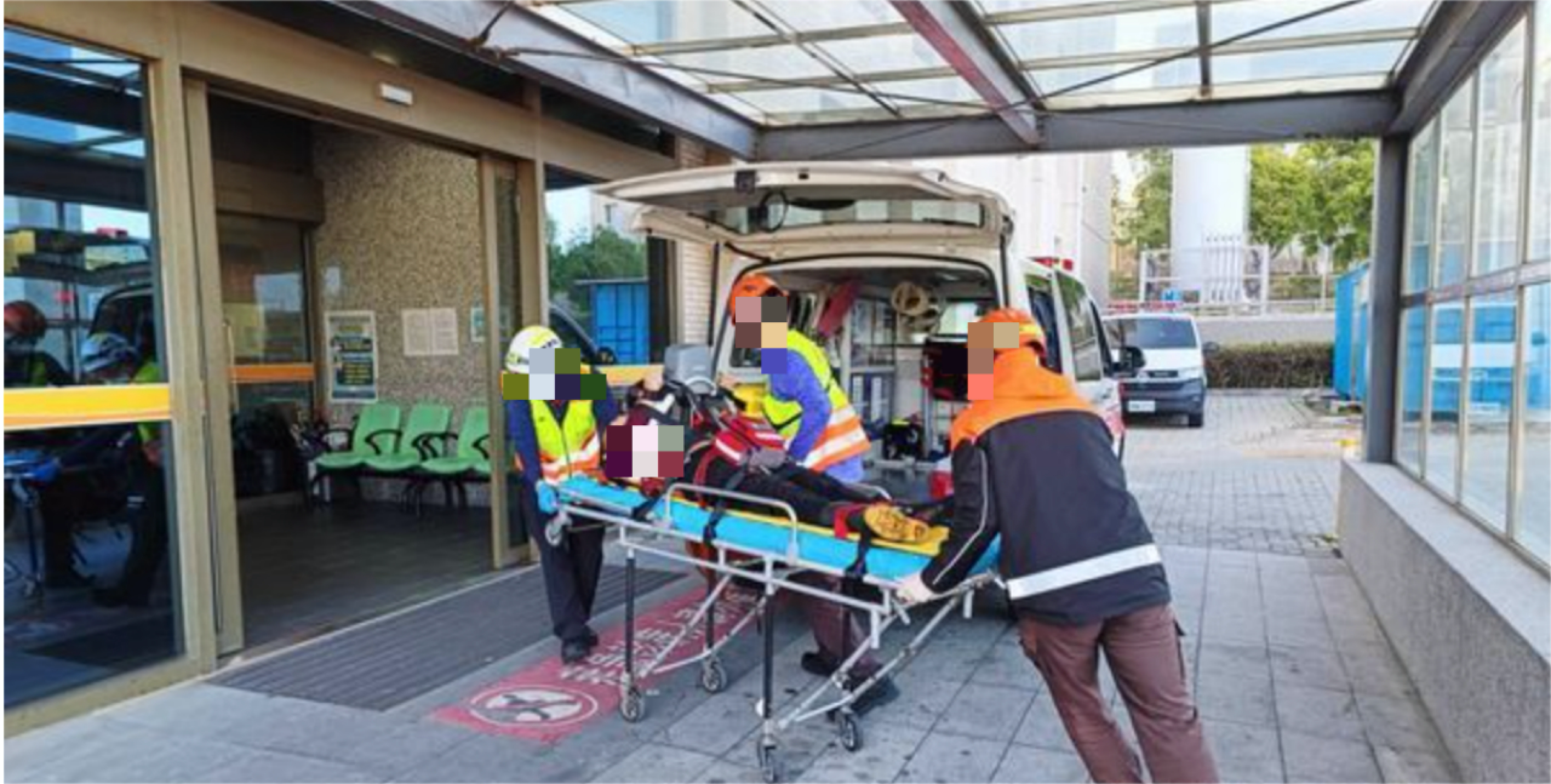 船上人员被送医抢救 图自台湾ettoday新闻云报道配图