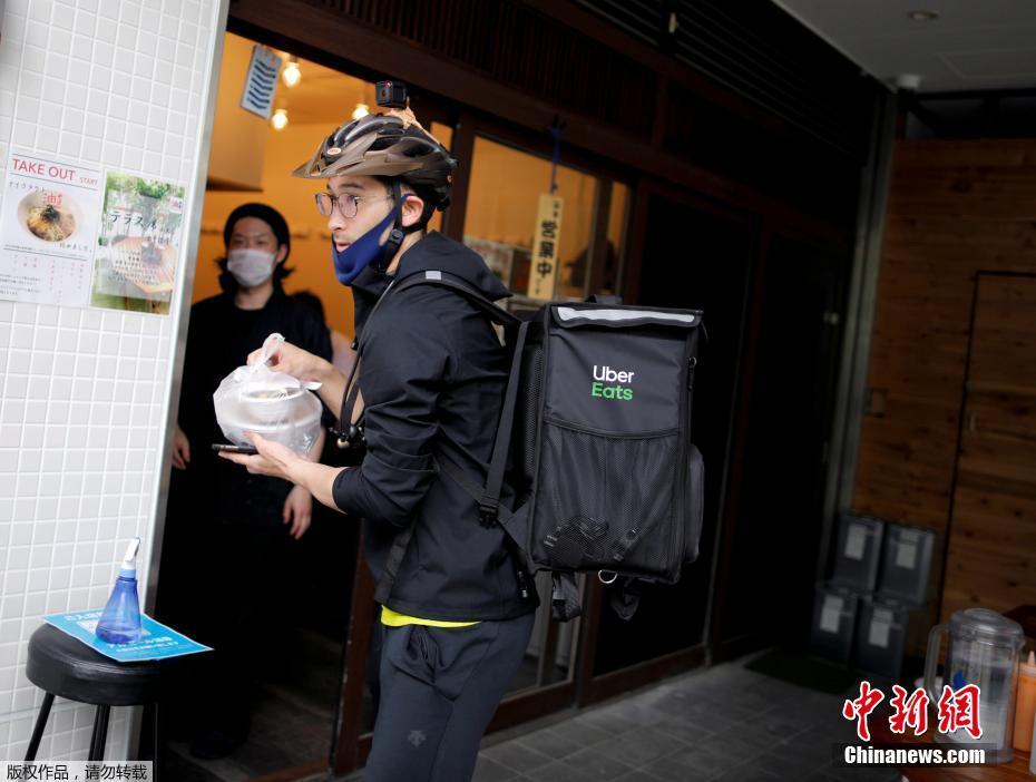 日本击剑名将三宅谅兼职送外卖曾为奥运会银牌得主