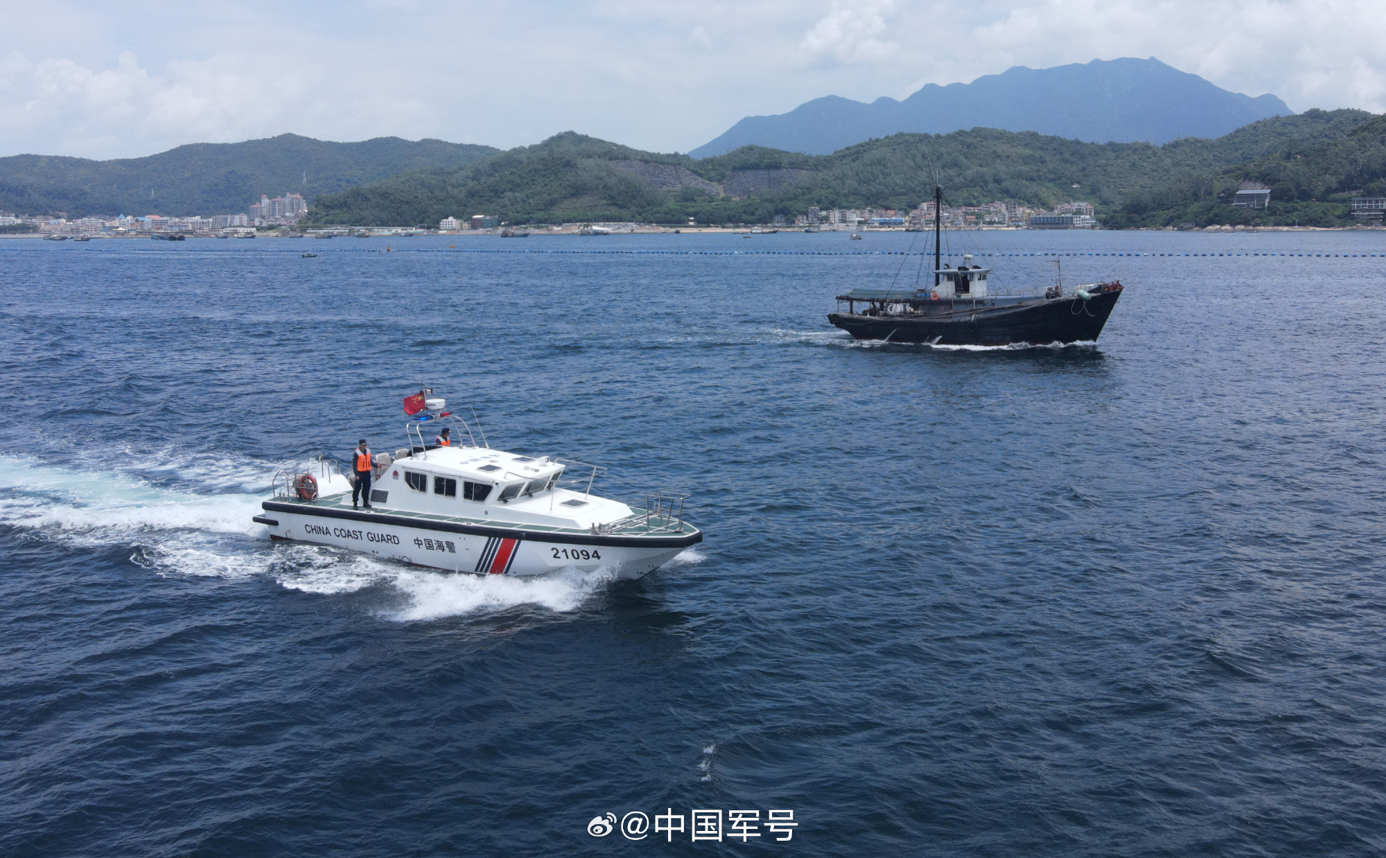 辛苦了广东海警官兵全力以赴应对台风苏拉