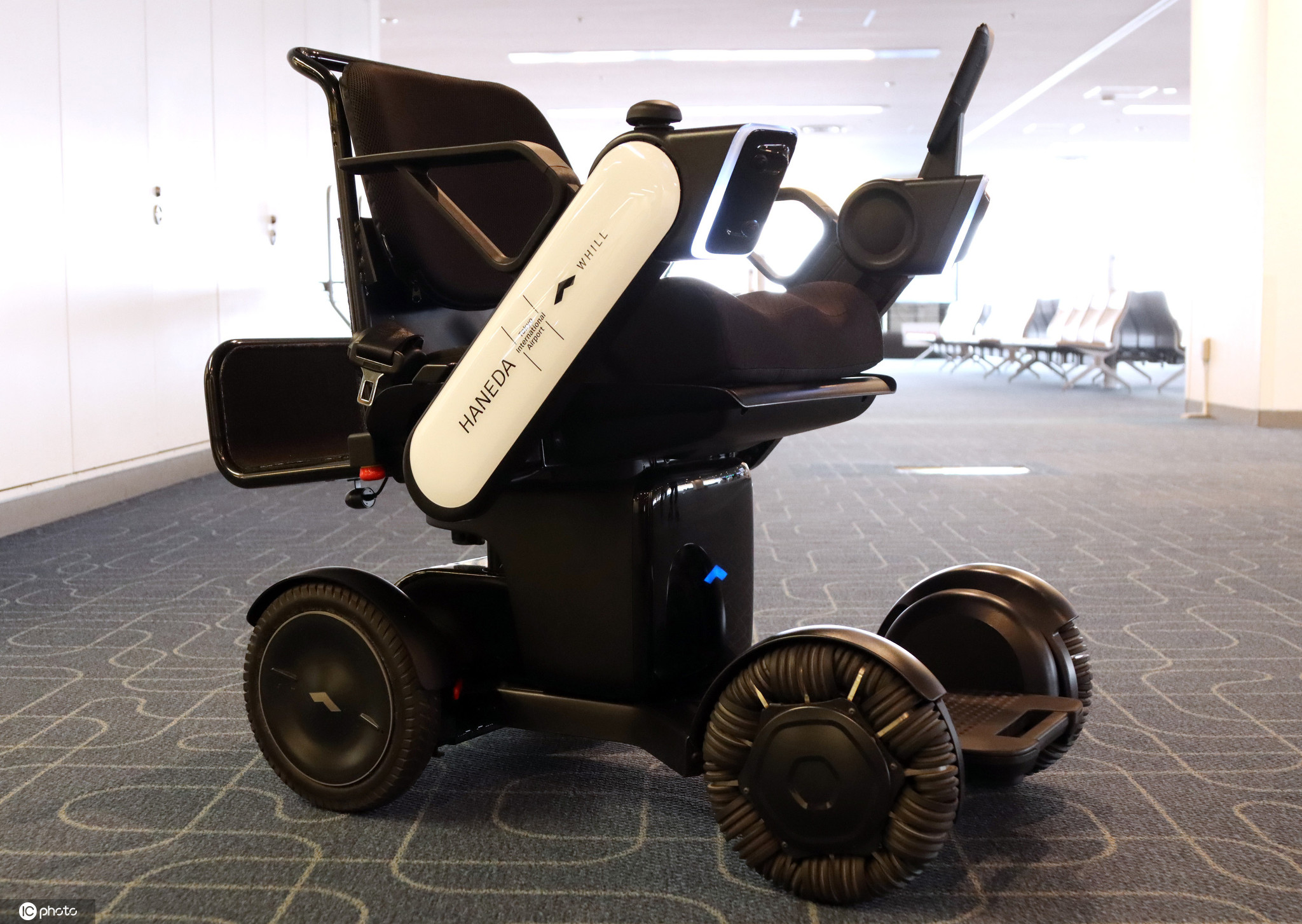 一款容易使用的智能电动轮椅 ╳ |工业/产品|交通工具|崔北北 - 原创作品 - 站酷 (ZCOOL)
