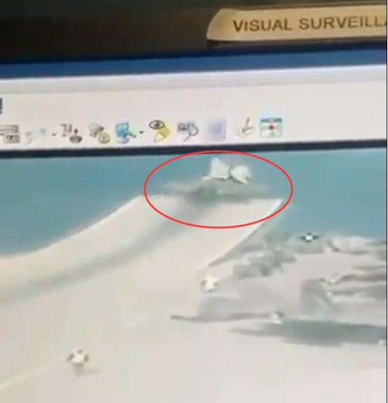 F-35B飞行员在滑跃飞行甲板尽头弹射瞬间 视频截图