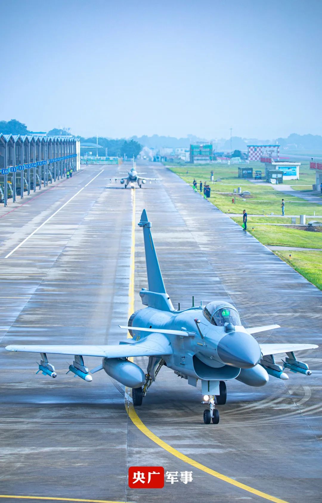 歼10战机首飞24周年生日快乐