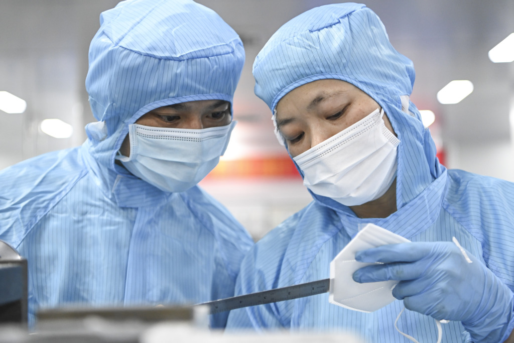 广东企业加紧生产口罩驰援香港