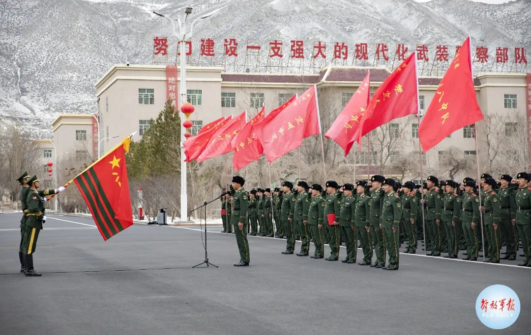 新兵授衔宣誓，完成军人的“成人礼”。