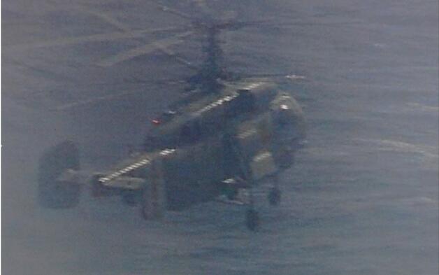 台防务部门16日发布的解放军反潜直升机卡-28图片