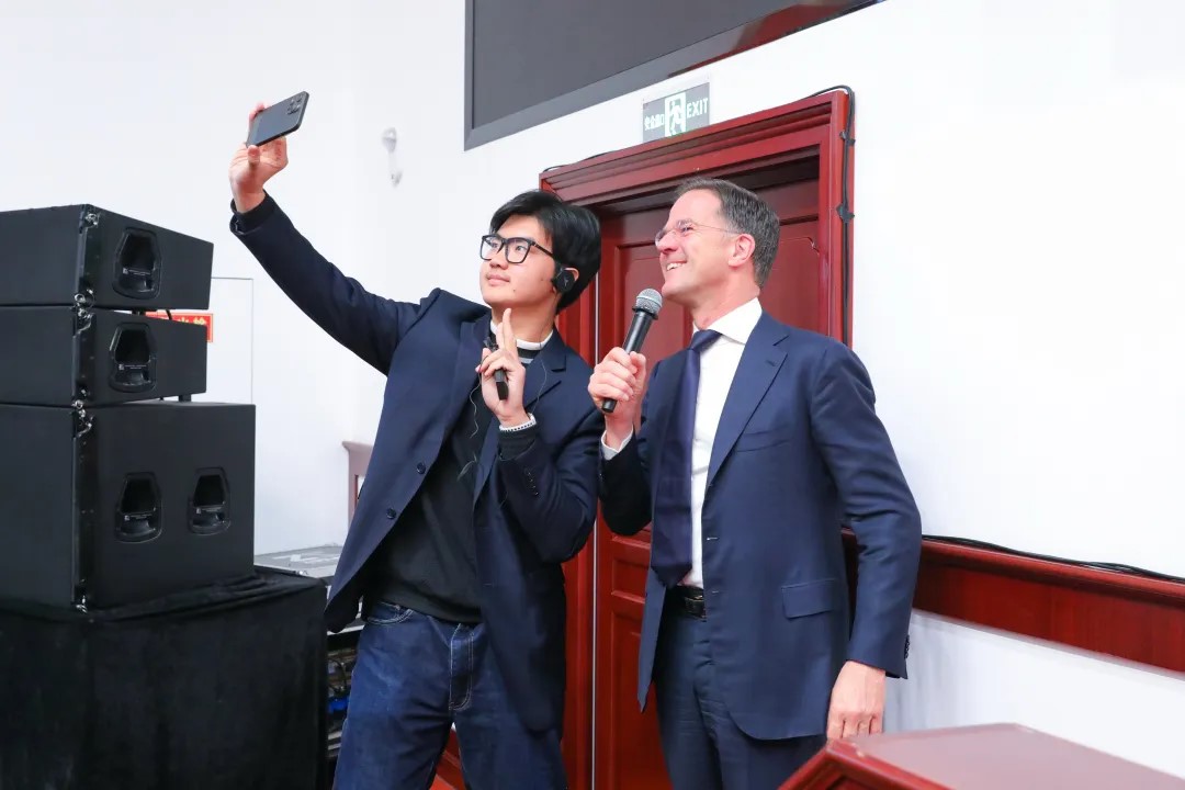 荷兰首相马克吕特访问北京大学并与师生交流座谈