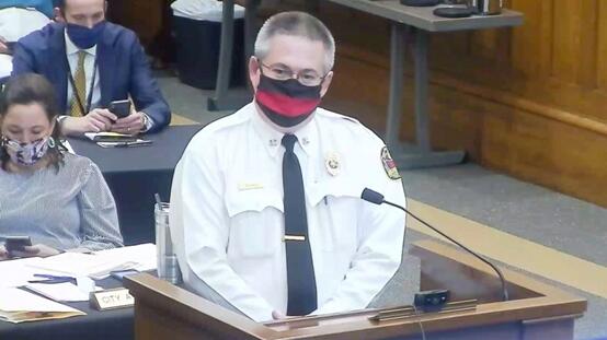 6月30日，塔斯卡卢萨市消防队长兰迪·史密斯在市议会提出担忧 图源：ABC
