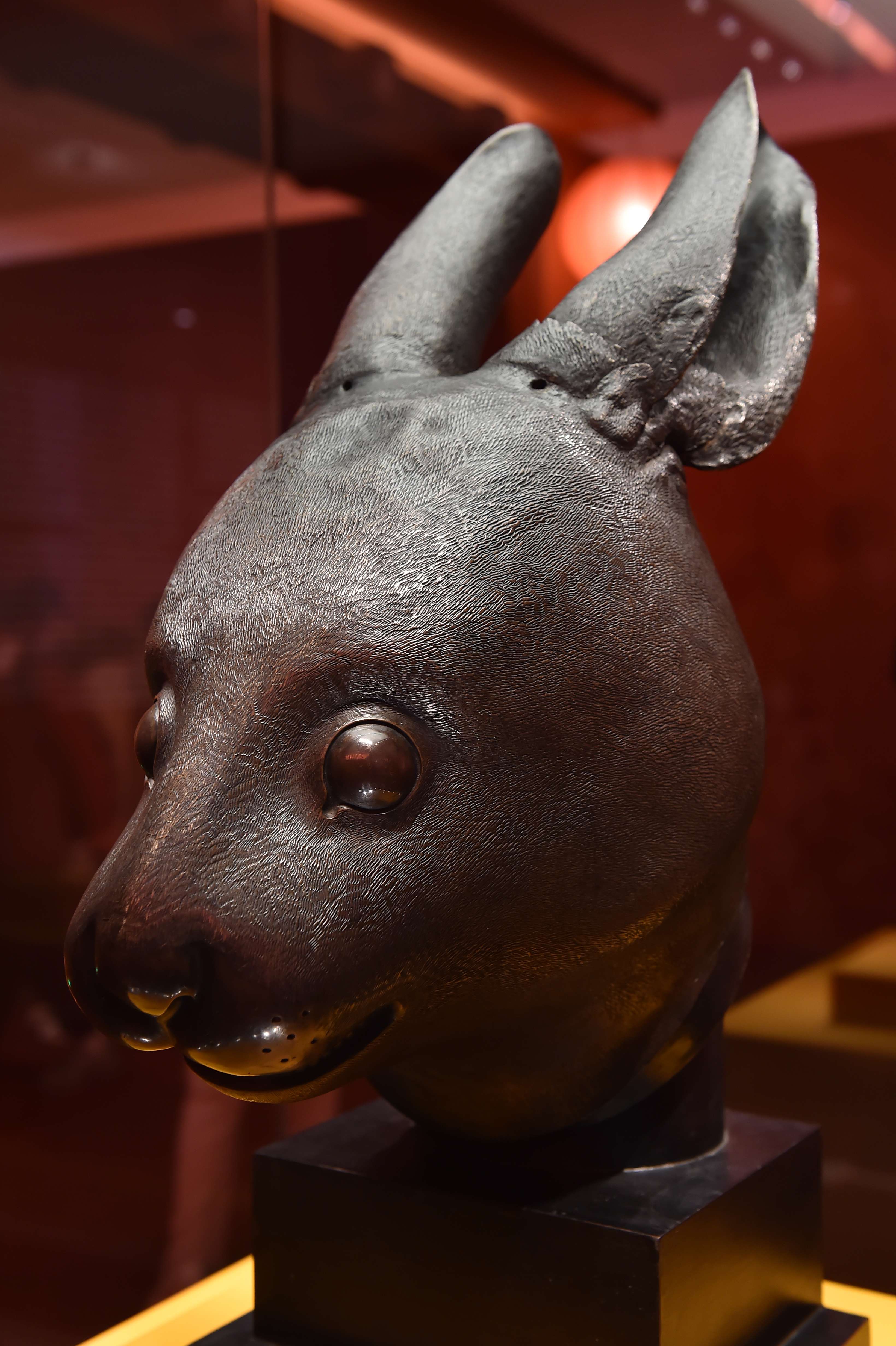 值得一提的是,圆明园西洋楼海晏堂十二生肖铜像之一的兔首也在此次