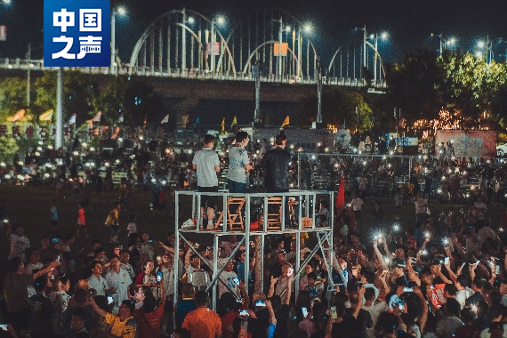 △“村超”现场观赛人群