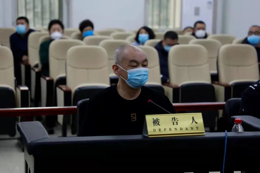 黑河市人大常委会原副主任何宝顺涉嫌贪污受贿案开庭