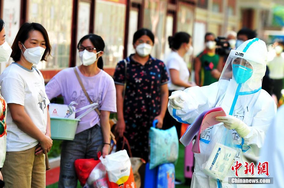 9月26日,仙游县华文学校疫情防控隔离点,符合解除集中医学观察要求的