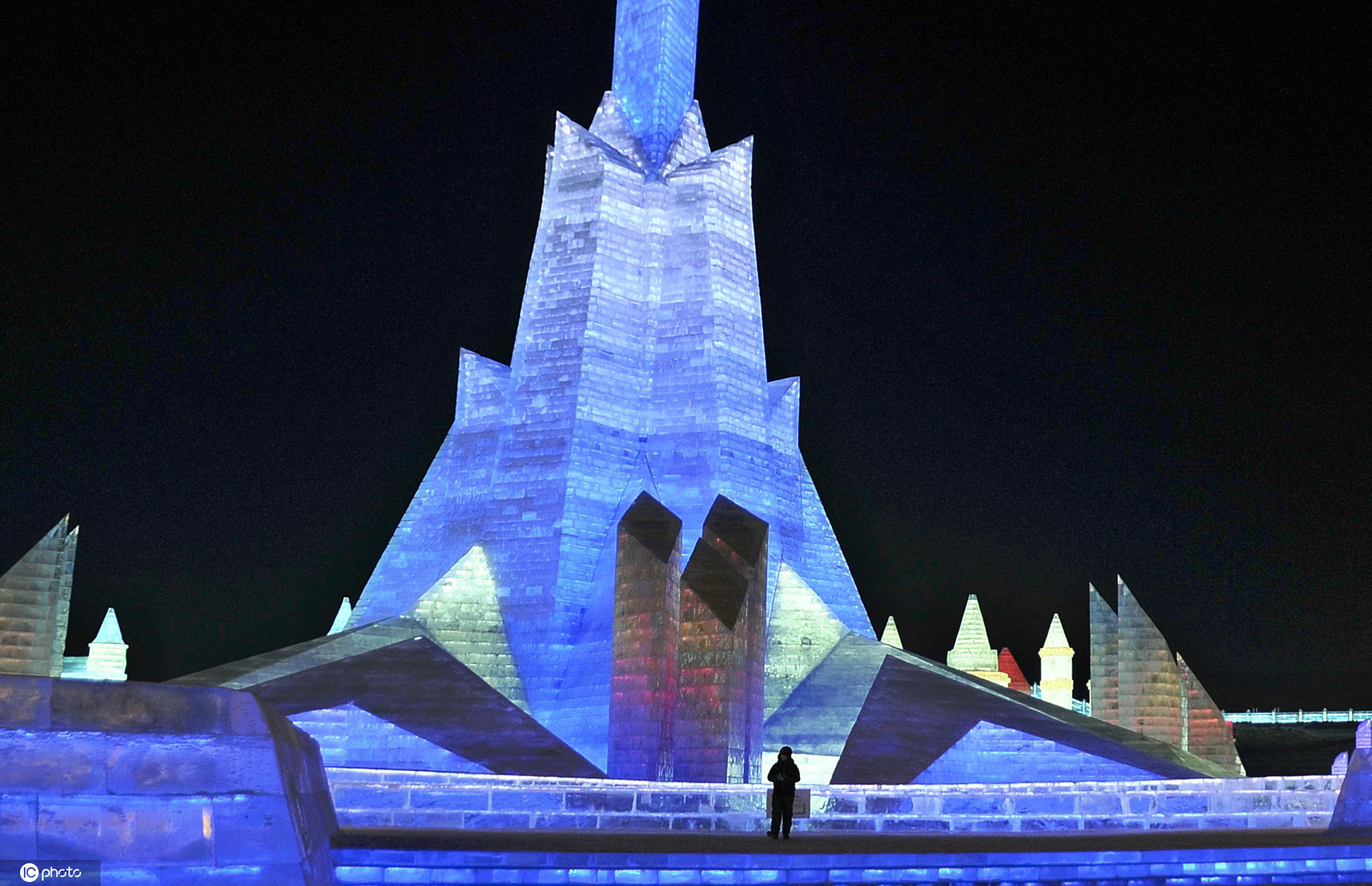 有一种童话，叫冬天的哈尔滨|哈尔滨|冰灯|冰雪大世界_新浪新闻