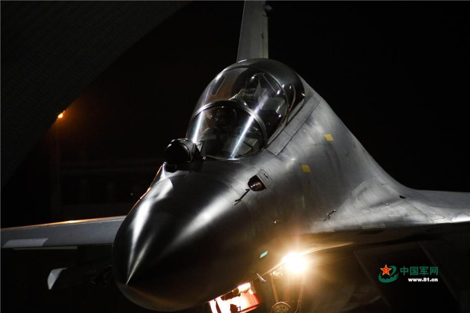 夜间出击战机升空作战