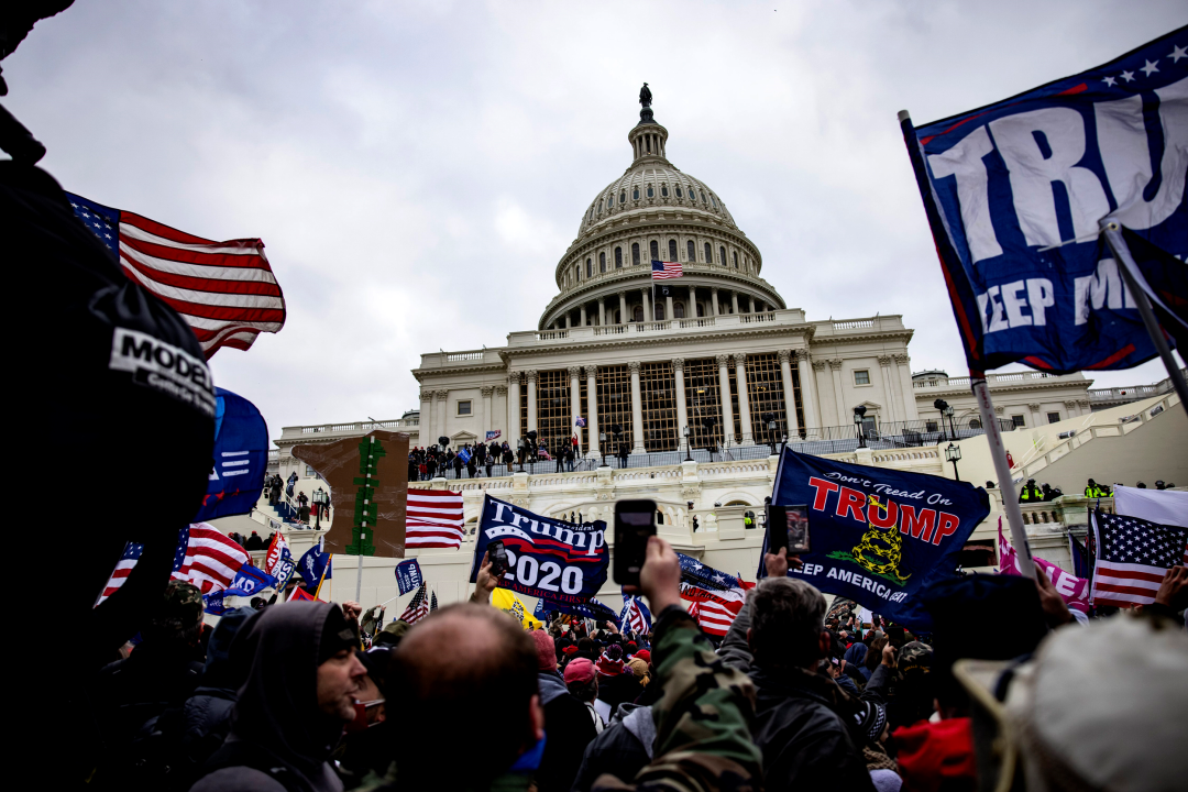 1月6日，特朗普支持者聚集在国会大厦外