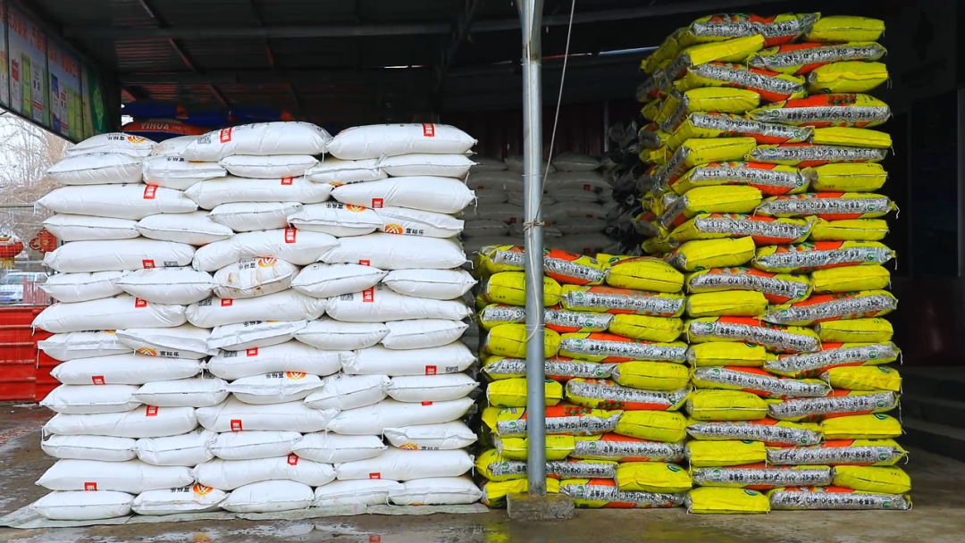 疏附县供销社提前储备的农资供应充足,价格稳定.疏附县融媒体中心供图