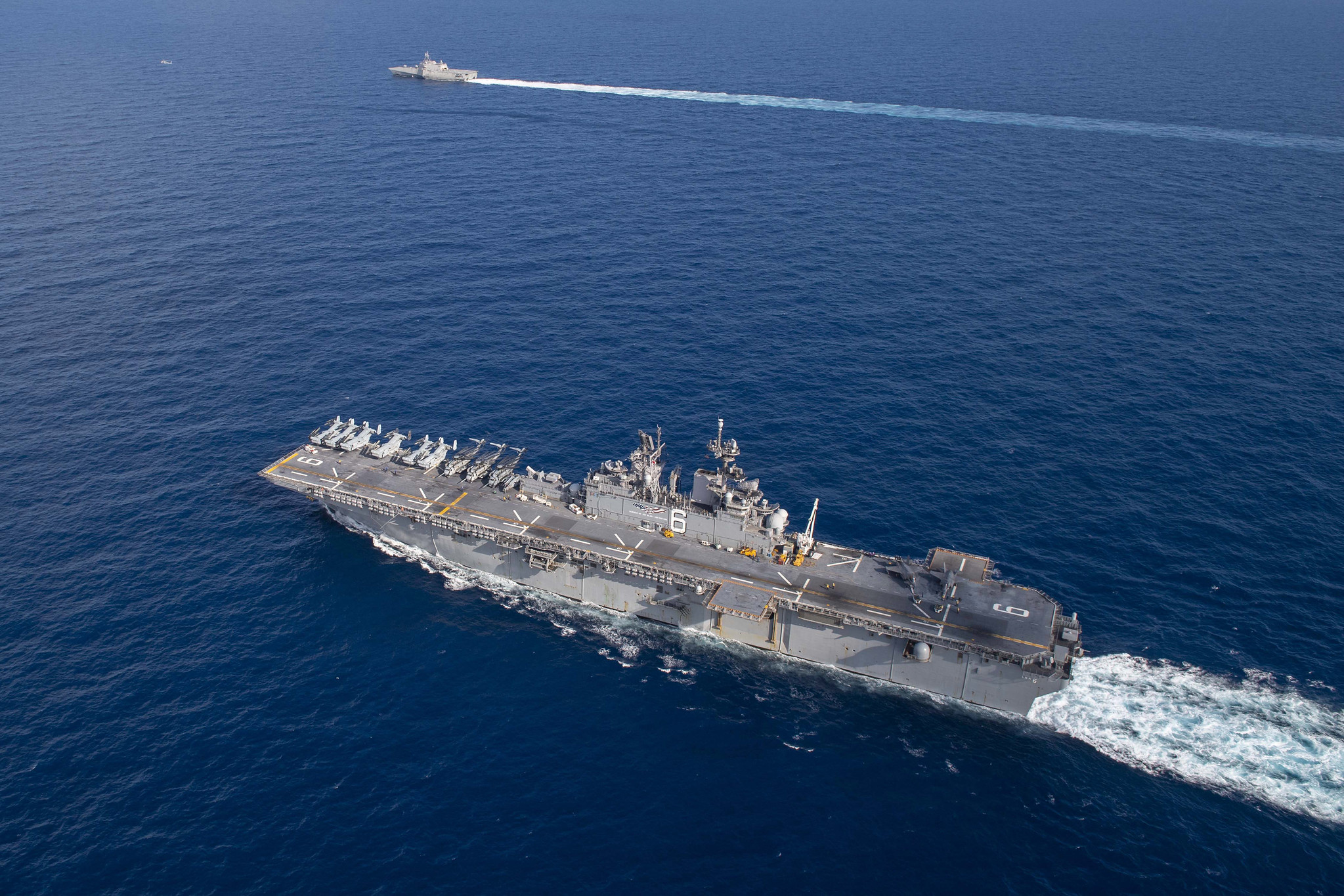3月13日，美国海军“美利坚”号两栖攻击舰和“吉佛兹”号濒海战斗舰闯入中国南海海域并开展联合训练。