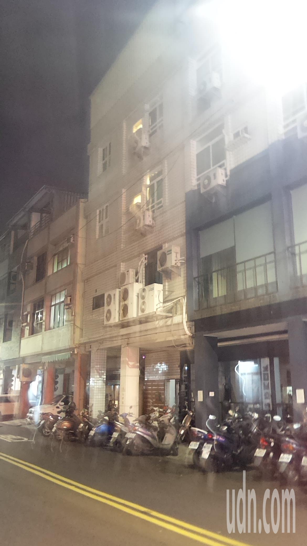 嫌犯与警方僵持的楼房。（图源：台湾《联合报》）