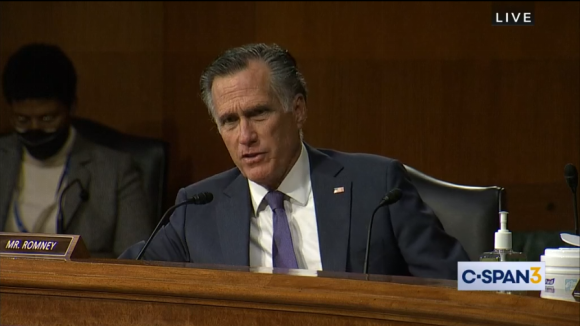 罗姆尼在会上向纽兰提问 图自C-SPAN直播