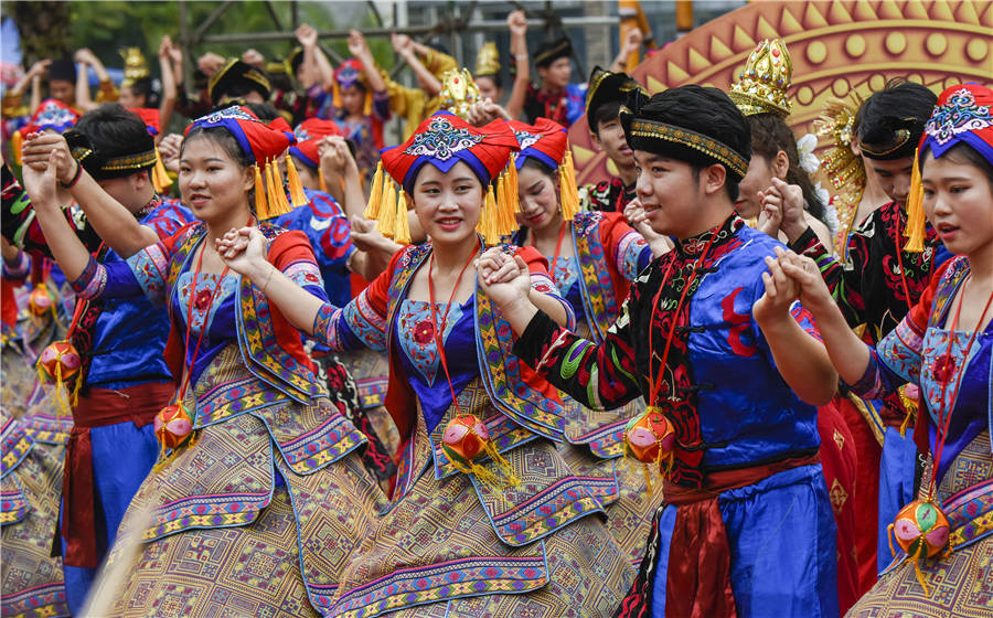 Singing and dancing performances are staged to celebrate Double Third Festival in Nanning city, Guangxi Zhang autonomous region, on March 30, 2017. [Photo/IC]