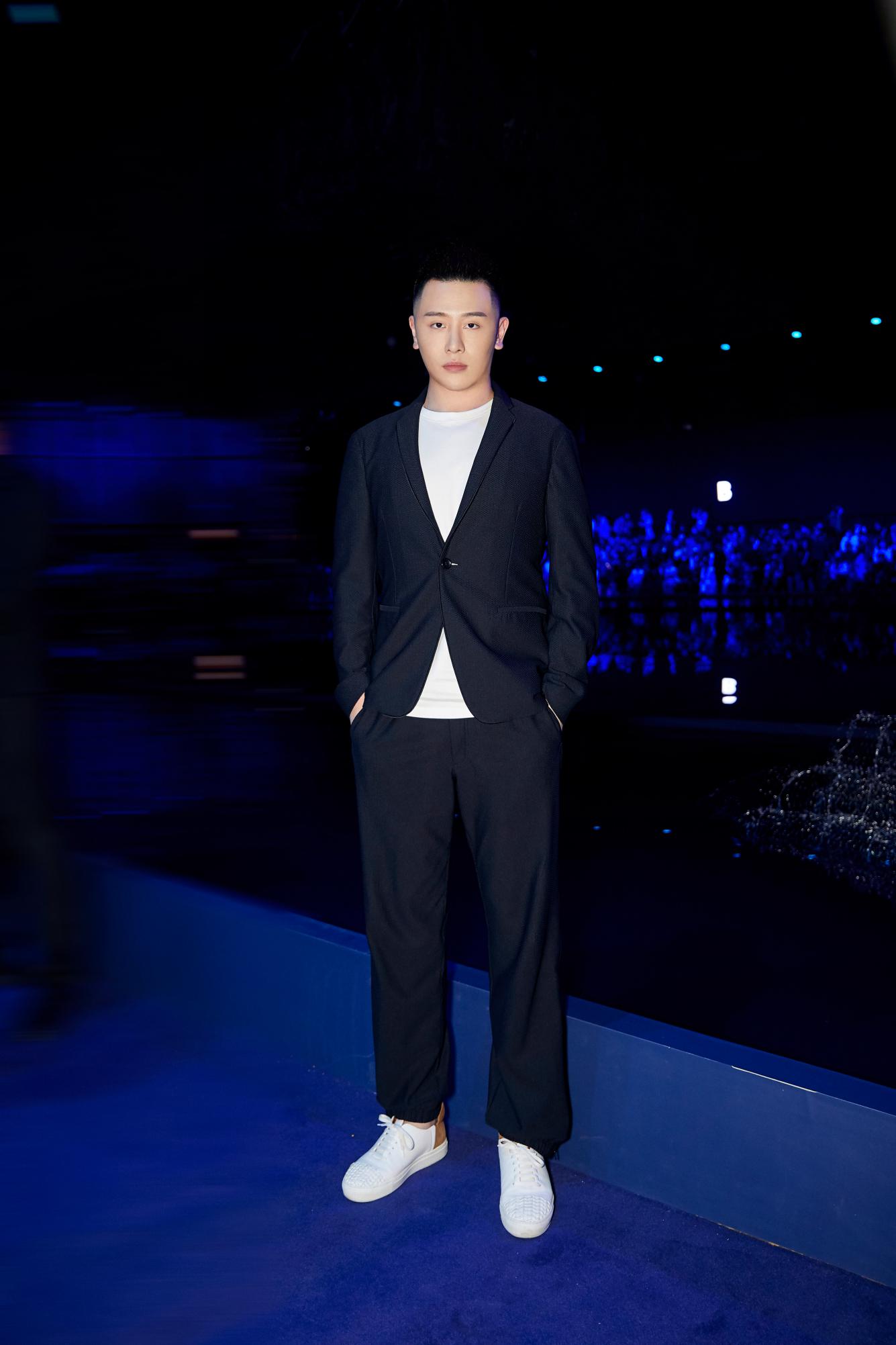 徐泽受邀盖娅传说·熊英2021春夏时装发布头排看秀