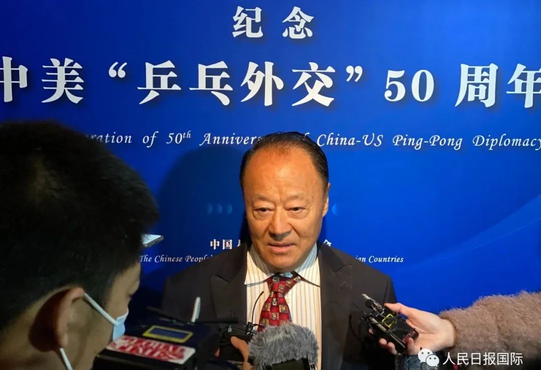 李富荣在活动现场接受采访.孙龙飞摄