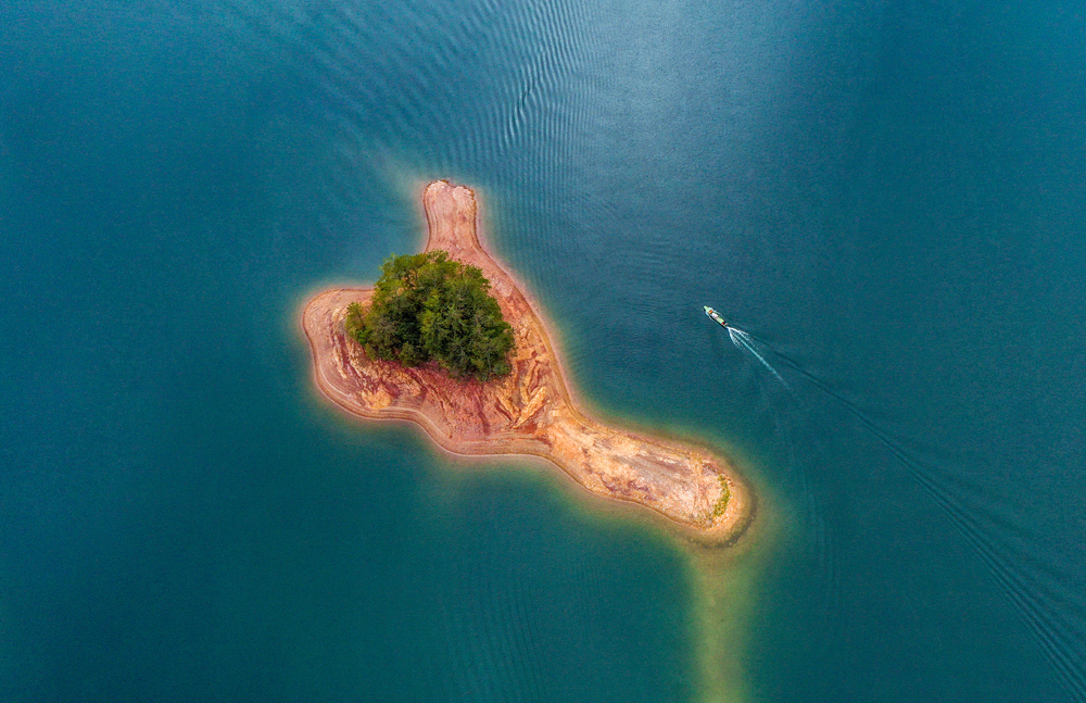 浙江杭州千岛湖梅峰观岛港湾纵横 千姿百态宛如迷宫