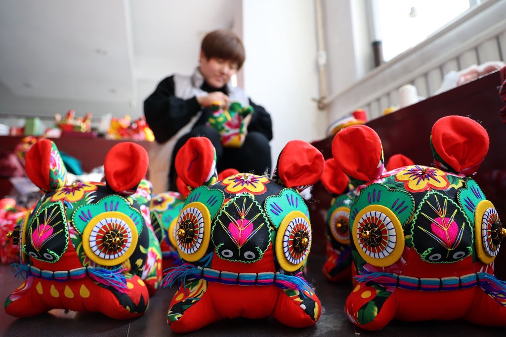 据了解,布老虎是我国民间广为流传的一种传统工艺品,具有祈福纳祥的