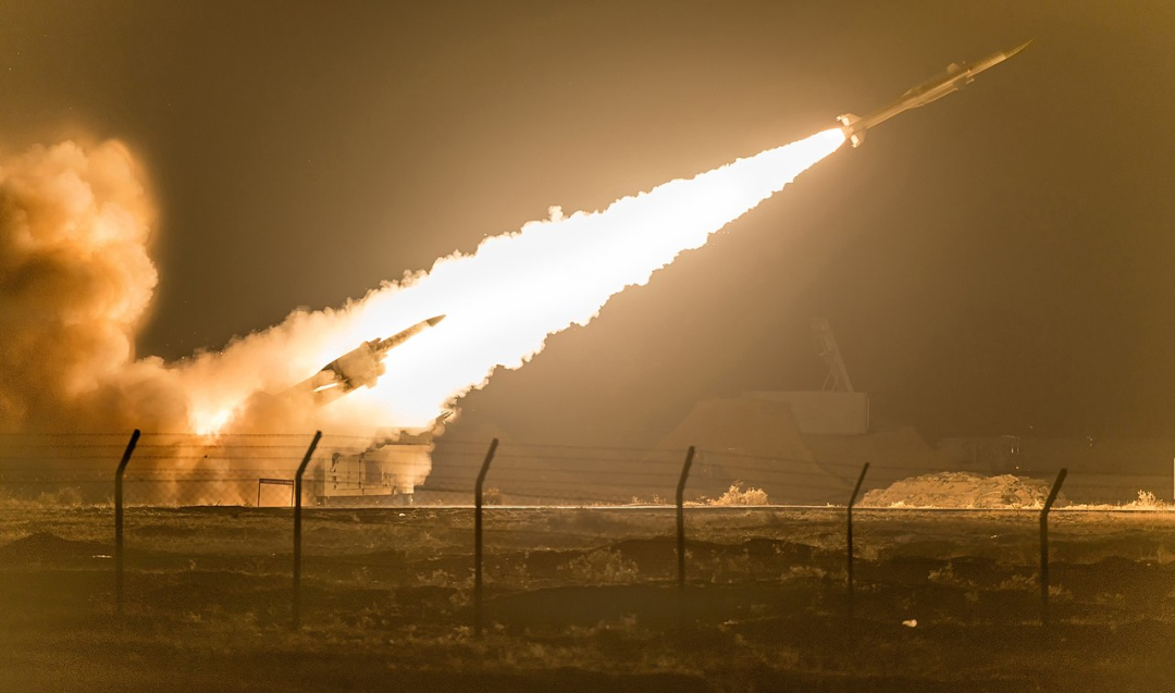 印度国产“阿卡什”中程地对空导弹系统发射画面