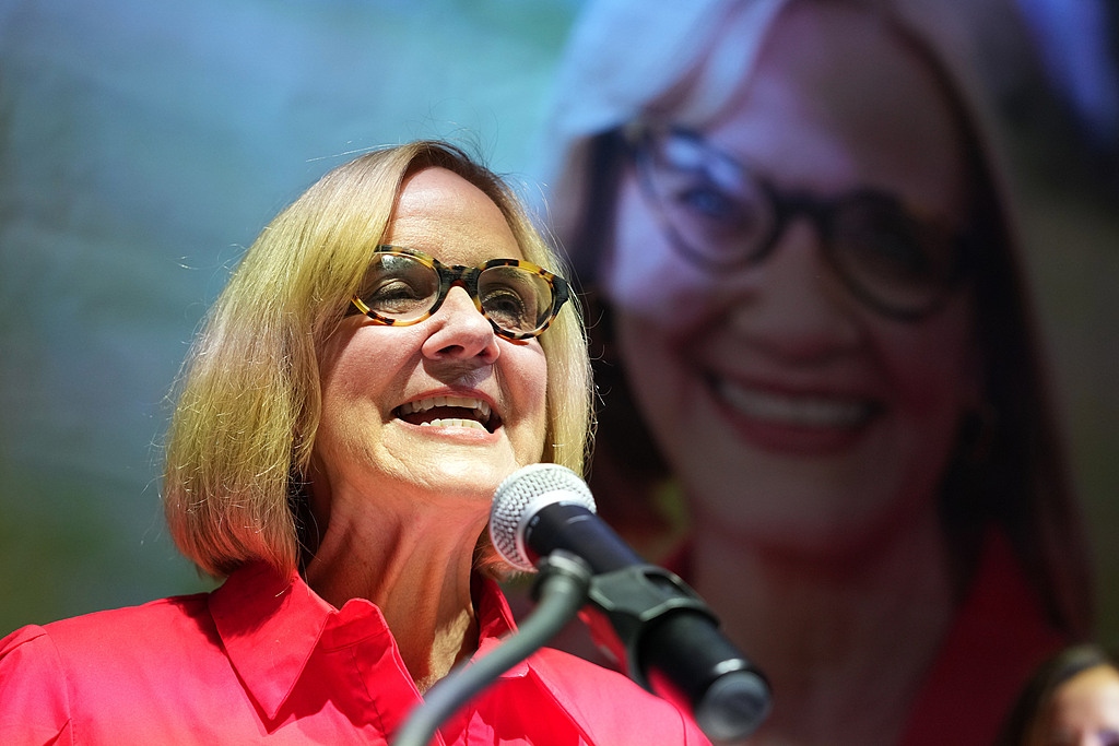 12月9日，艾琳·希金斯在赢得迈阿密市长决选后发表讲话。（视觉中国）