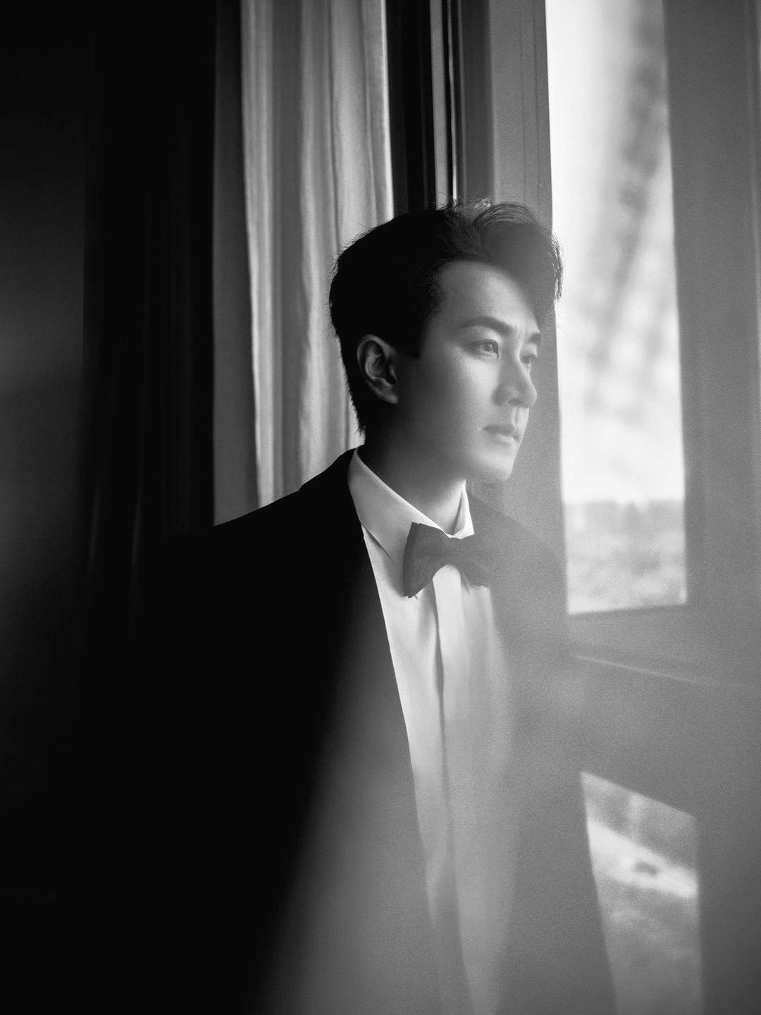 刘恺威最新西装写真 黑白碰撞绅士的品格 -星范圈
