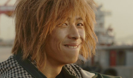 场面爆笑黄渤章宇两代黄毛同框亮相上影节