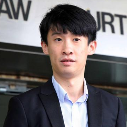 身在美国的乱港分子梁颂恒,邵岚日前出席一档美国节