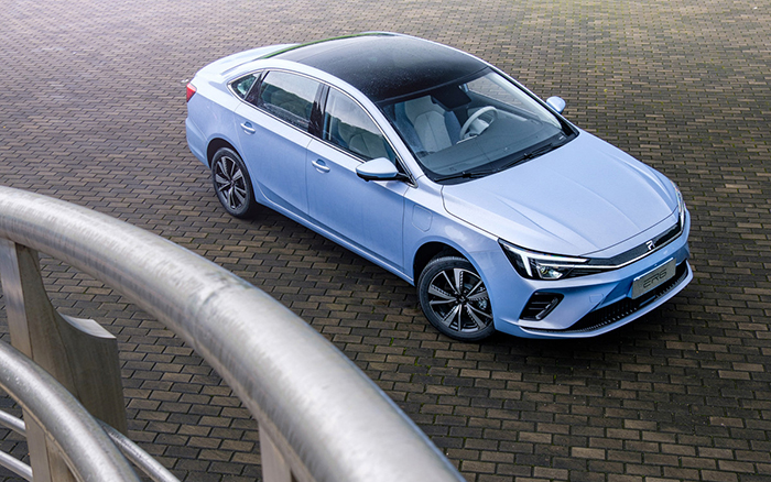 售价1628万2008万元0202上汽荣威r02er6上市