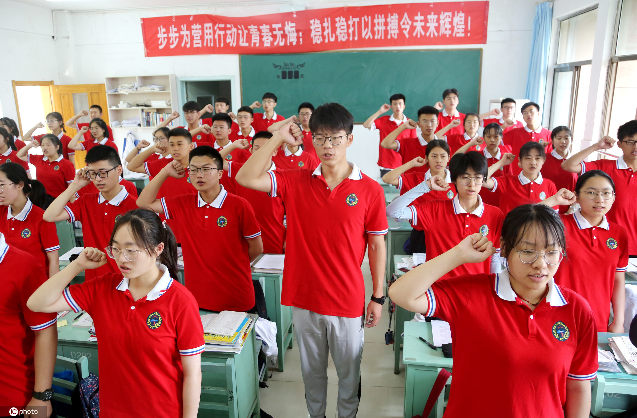 老师穿校服模拟学生在校北京启动全流程演练迎高三开学-高端教育网