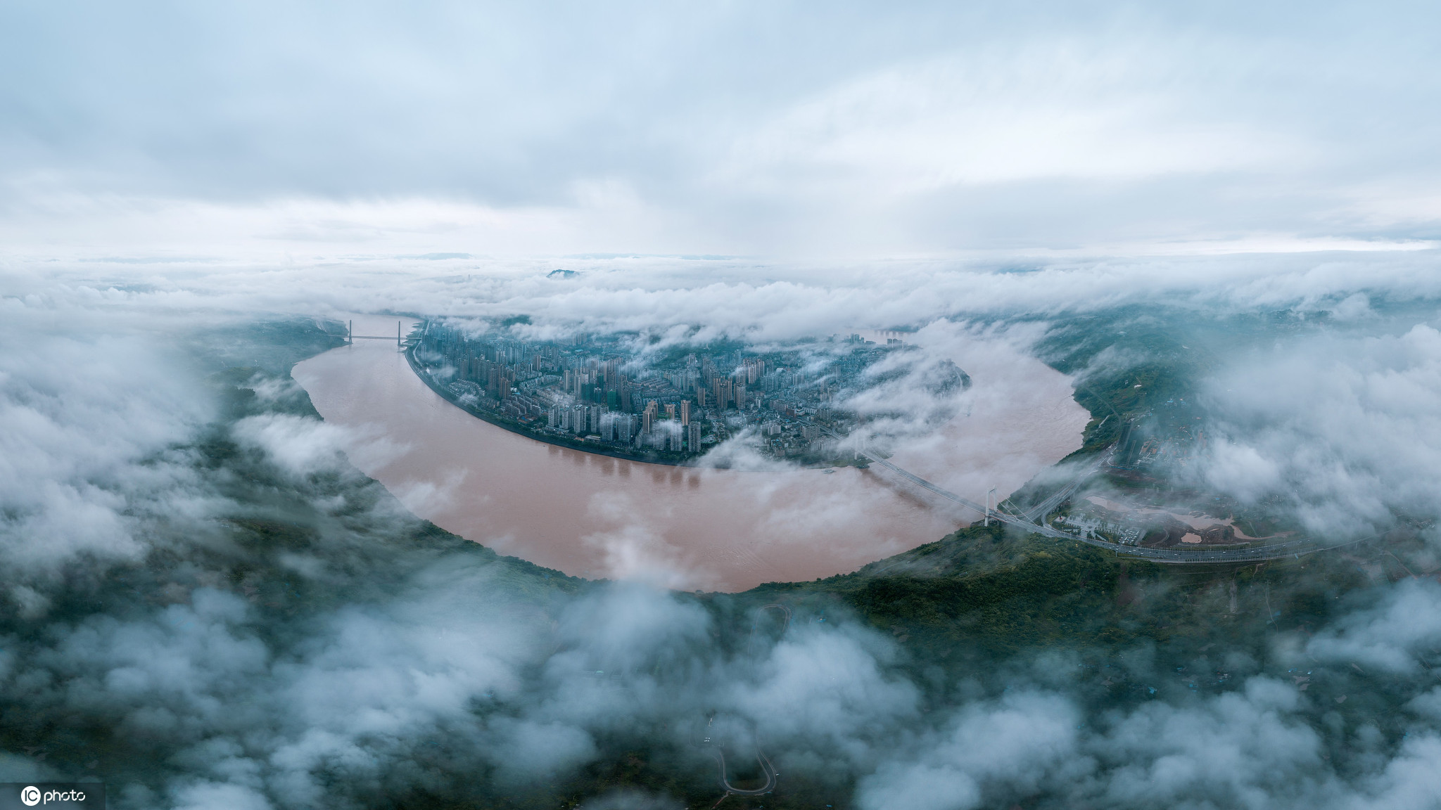 重庆江津连日大雨后长江水位大幅上涨