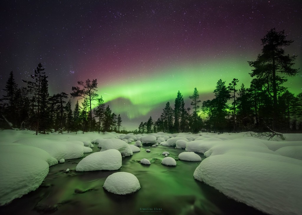 俄罗斯摩尔曼斯克现"雪树极光"奇景 宛如童话世界