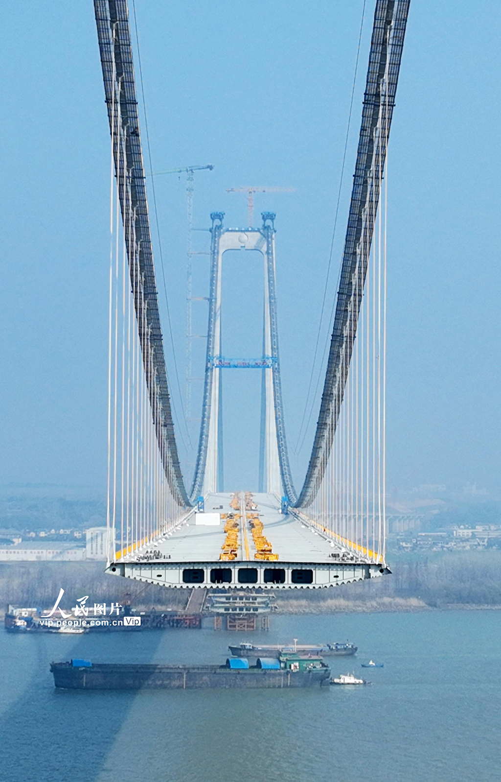 江苏扬州龙潭长江大桥建设稳步推进