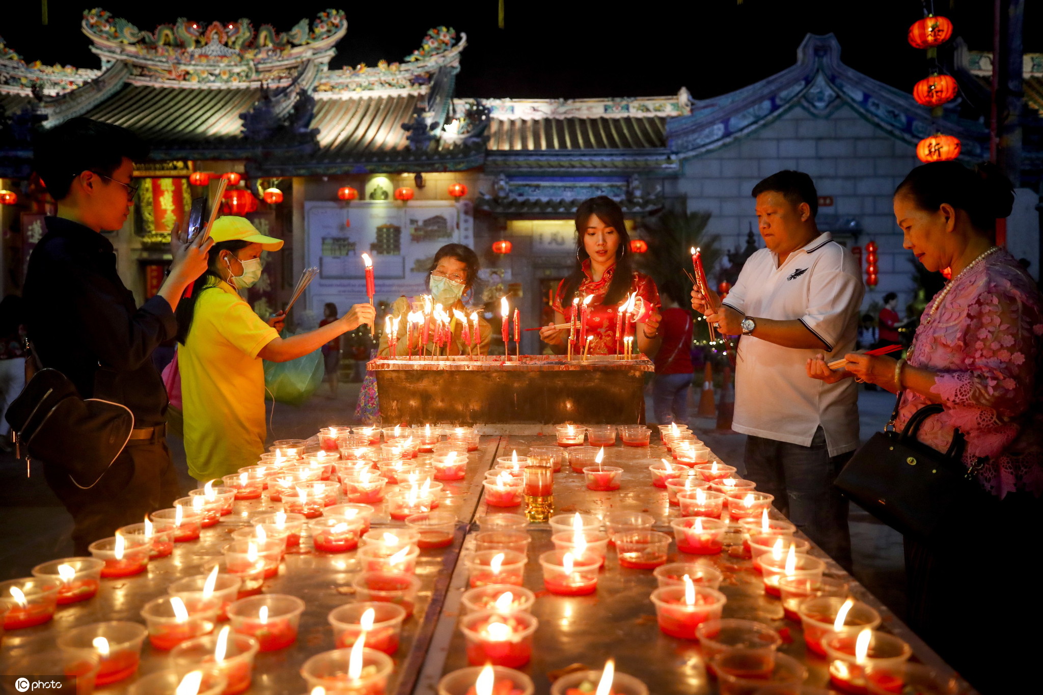 April13庆祝人songkran泰国 编辑类照片. 图片 包括有 作用, 吸引力, 佛教, 神圣, 聚会所 - 24659541