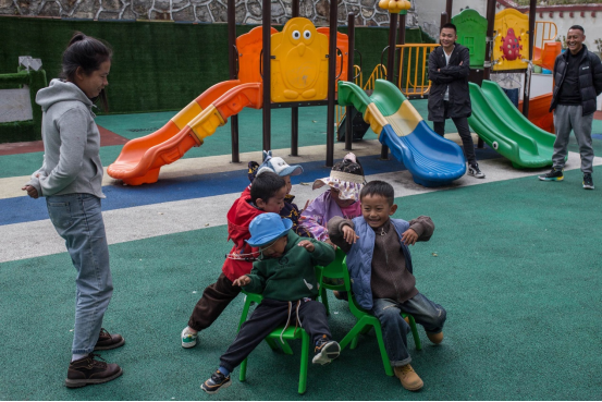 麻麻乡的民生建设卓有成效，当地的孩子都能在学校中接受现代化的教育。（拍摄：单劼）